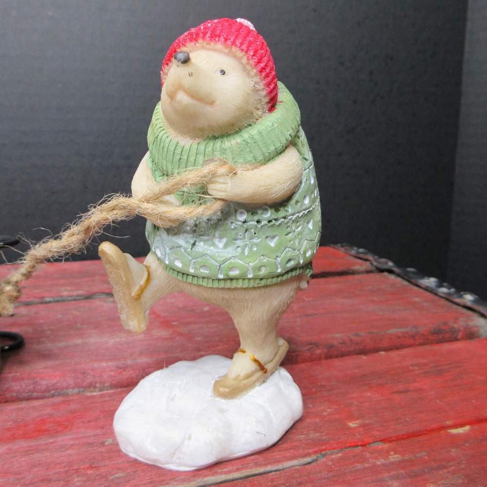 Charming Hedgehog Winter Sleigh Ride Figurine Set Christmas Holiday Decor NEW - Picture 7 of 16